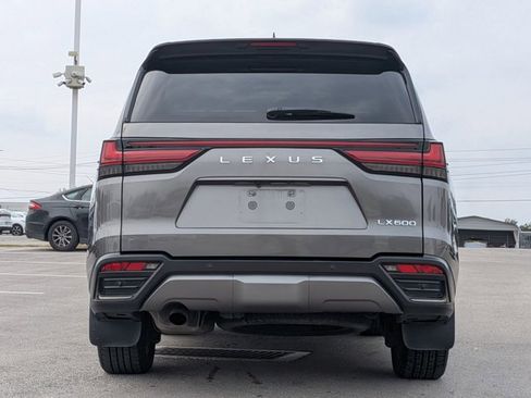 Used 2023 Lexus LX 600 4WD w/ Luxury Package image 6