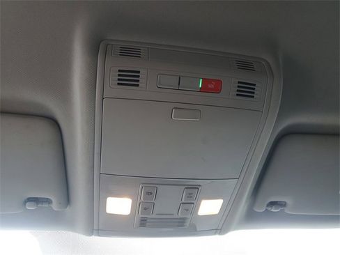 Used 2022 Volkswagen Taos SE image 30