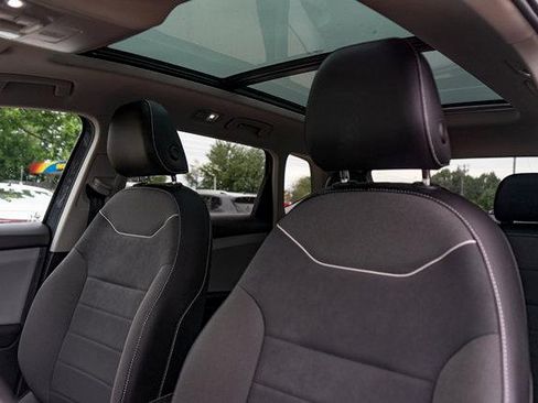 Certified 2023 Volkswagen Taos SE w/ Panoramic Sunroof Package AWD/4WD image 10