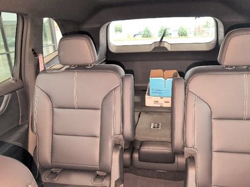 Used 2025 GMC Acadia Elevation w/ Elevation Premium Package FWD image 4