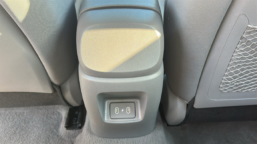 Used 2025 Hyundai Elantra SEL FWD image 31