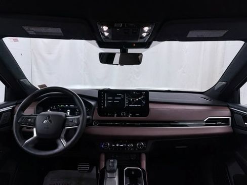 Used 2025 Mitsubishi Outlander SEL AWD/4WD image 35