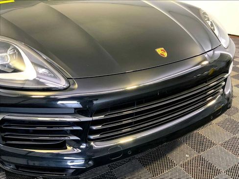 Certified 2023 Porsche Cayenne AWD/4WD image 34