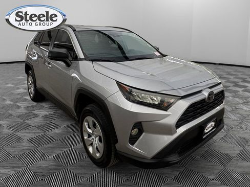 Used 2020 Toyota RAV4 LE image 7