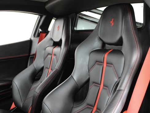 Used 2015 Ferrari 458 Italia Coupe RWD image 28