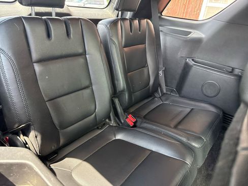 Used 2016 Ford Explorer XLT w/ Equipment Group 202A AWD/4WD image 16