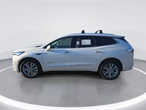 Used 2023 Buick Enclave Avenir FWD image 3