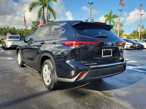Used 2023 Toyota Highlander L FWD image 9