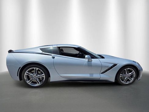 Used 2017 Chevrolet Corvette Stingray Coupe w/ 1LT RWD image 2