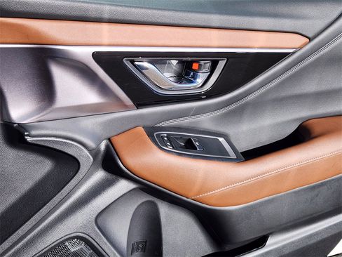 Used 2025 Subaru Outback Touring XT w/ Popular Package #2 image 13