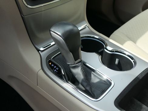 Used 2021 Jeep Grand Cherokee Laredo RWD image 20