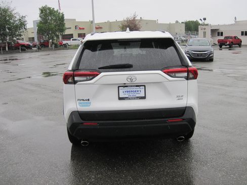 Used 2025 Toyota RAV4 XLE AWD/4WD image 5