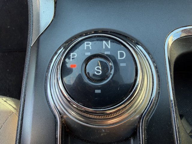 Used 2019 Ford Fusion SE FWD image 16