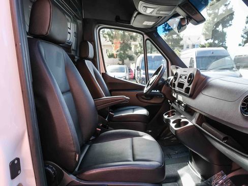 Used 2024 Mercedes-Benz Sprinter 2500 image 15