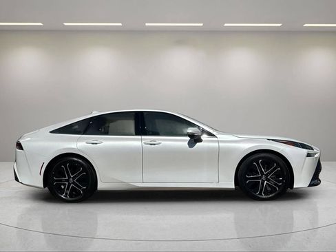 New 2026 Toyota Mirai RWD image 2