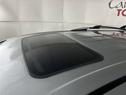 Used 2025 Toyota Sienna Limited image 11