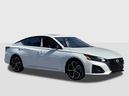 New 2025 Nissan Altima 2.5 SR image 8