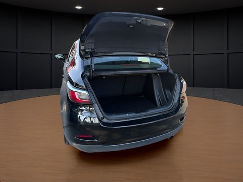 Used 2019 Toyota Yaris LE FWD image 7