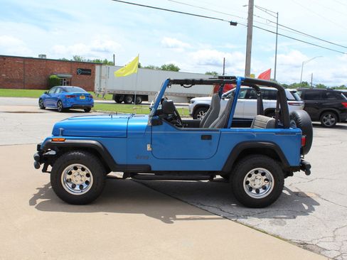 Used 1993 Jeep Wrangler S image 9