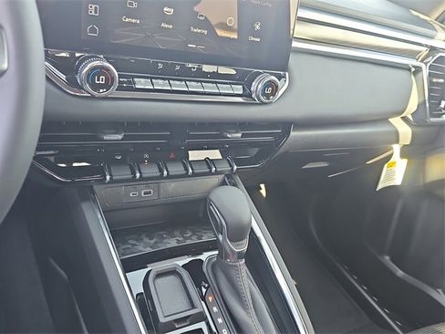 New 2025 GMC Canyon Elevation w/ Convenience Package image 13