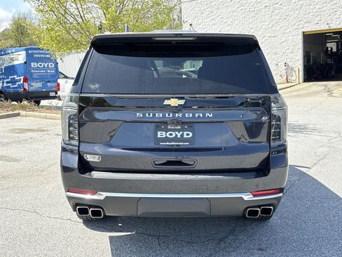 Used 2025 Chevrolet Suburban High Country w/ Sun And Tow Package AWD/4WD image 7