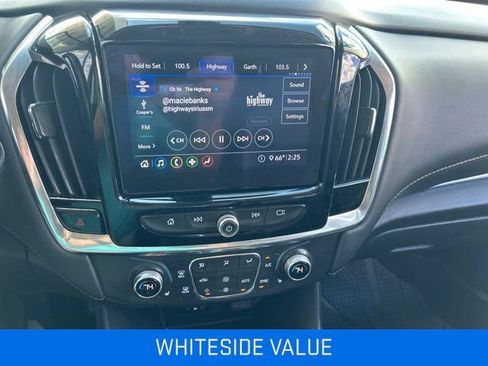 Used 2021 Chevrolet Traverse LT AWD/4WD image 3