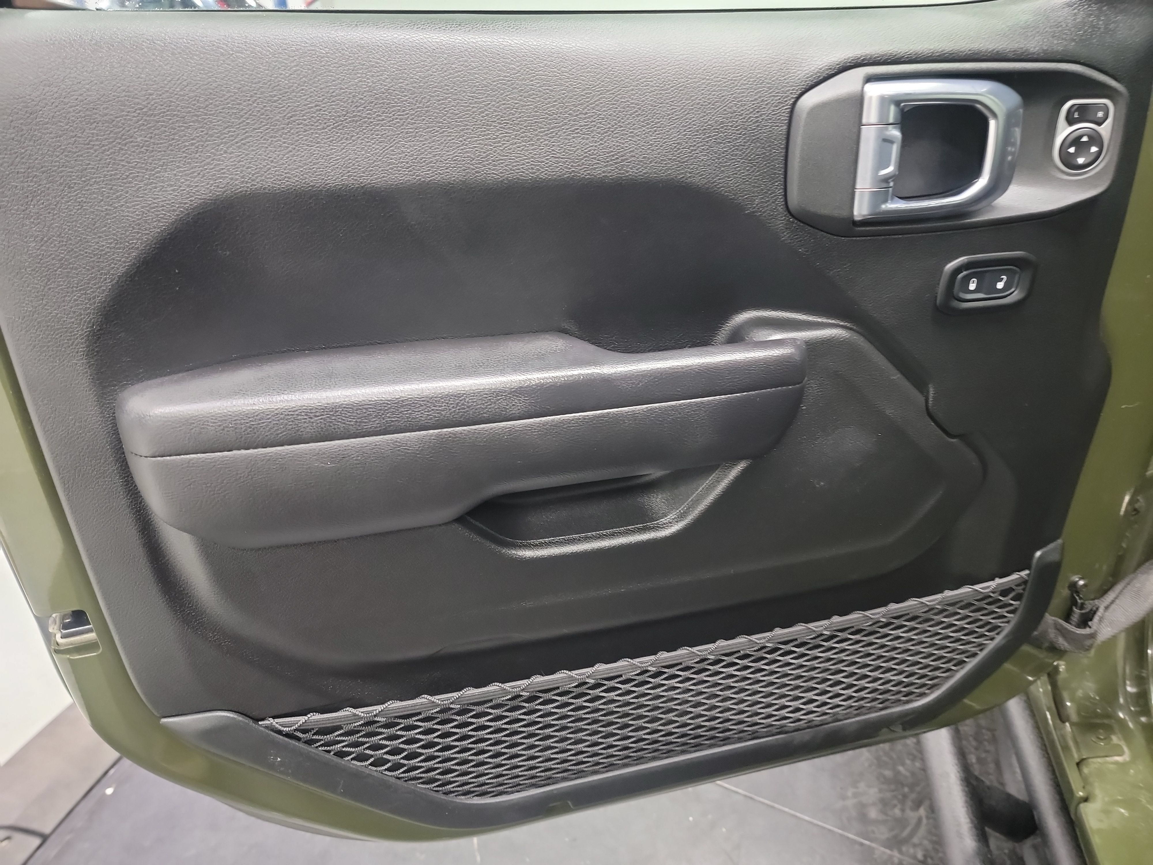 Used 2021 Jeep Wrangler Sport AWD/4WD image 13
