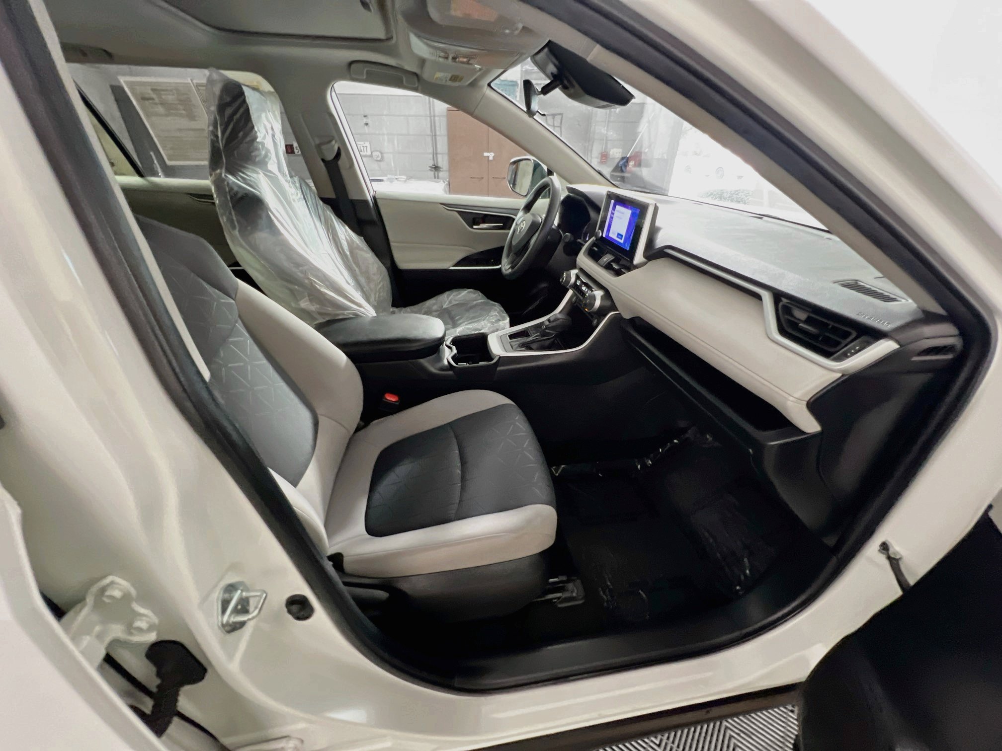 Used 2023 Toyota RAV4 XLE w/ Convenience Package FWD image 31