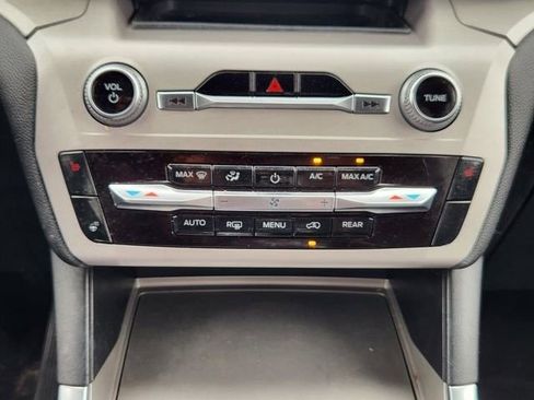 Used 2023 Ford Explorer XLT w/ Equipment Group 202A AWD/4WD image 16