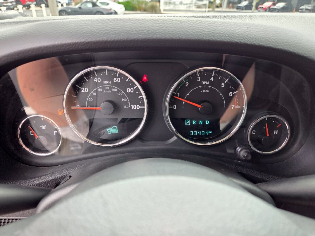 Used 2018 Jeep Wrangler Sport w/ Connectivity Group AWD/4WD image 29