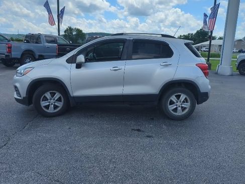 Used 2021 Chevrolet Trax LT w/ Premium Seat Package AWD/4WD image 6