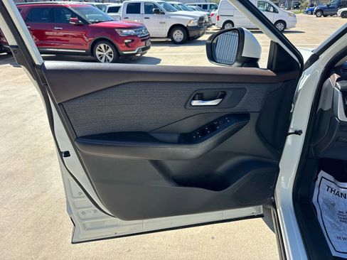 Used 2023 Nissan Rogue SV image 21