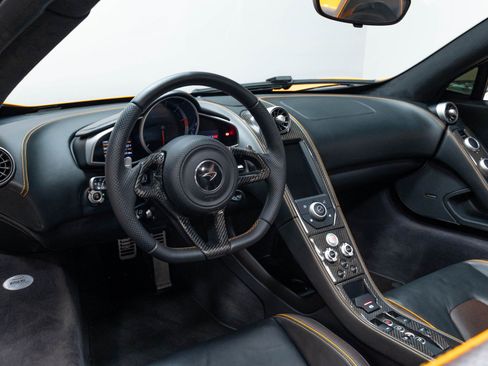 Used 2015 McLaren 650S Spider RWD image 10