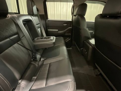 Used 2023 Nissan Frontier SV w/ SV Premium Package image 12