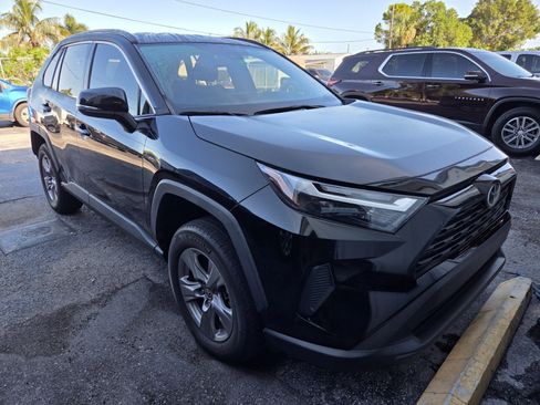 Used 2022 Toyota RAV4 XLE FWD image 2