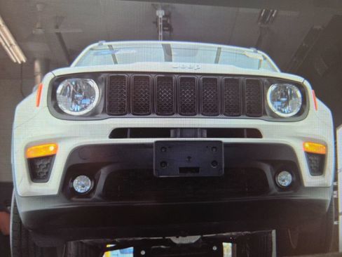 Used 2023 Jeep Renegade Latitude w/ Sun/Sound Group AWD/4WD image 7