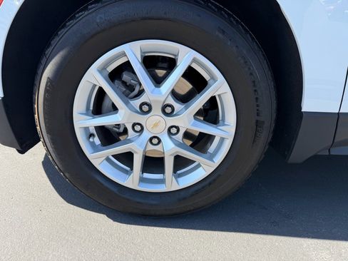 Used 2024 Chevrolet Equinox LT FWD image 29