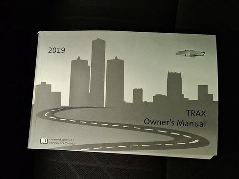 Used 2019 Chevrolet Trax LT w/ LT Convenience Package FWD image 24