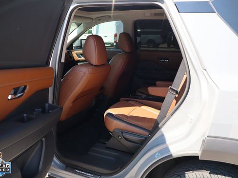 Used 2024 Nissan Pathfinder Platinum w/ Lighting Package (N92) AWD/4WD image 26