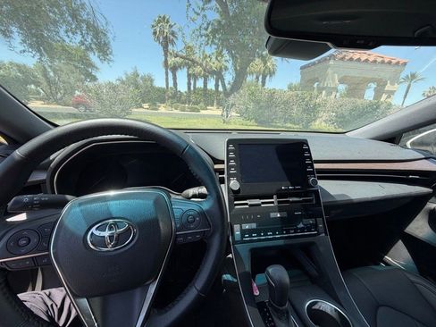 Used 2019 Toyota Avalon XLE w/ Preferred Accessory Package FWD image 9