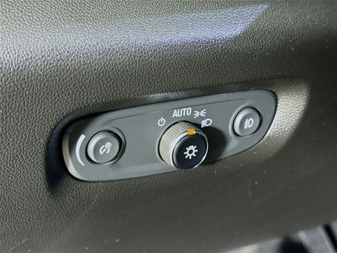 Used 2019 Chevrolet Traverse LT image 12