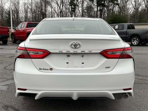 Used 2019 Toyota Camry SE image 4