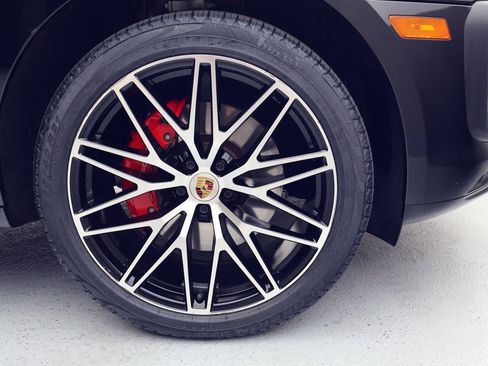 Certified 2022 Porsche Macan S image 28