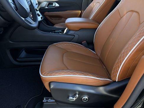New 2026 Chrysler Pacifica Pinnacle image 20
