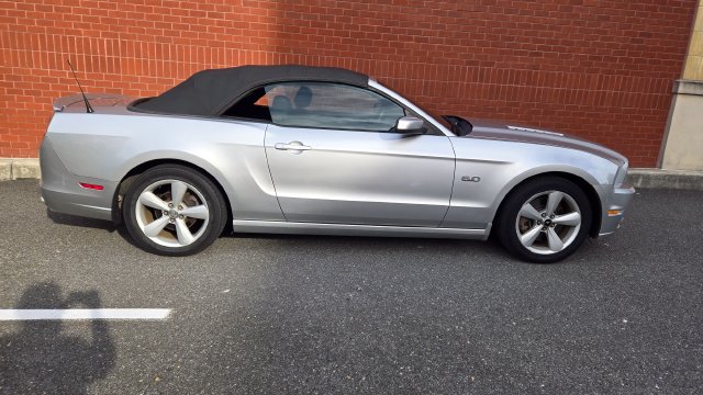 Used 2014 Ford Mustang GT RWD image 2