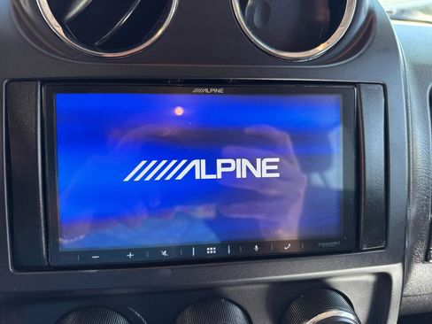 Used 2016 Jeep Patriot Latitude AWD/4WD image 15