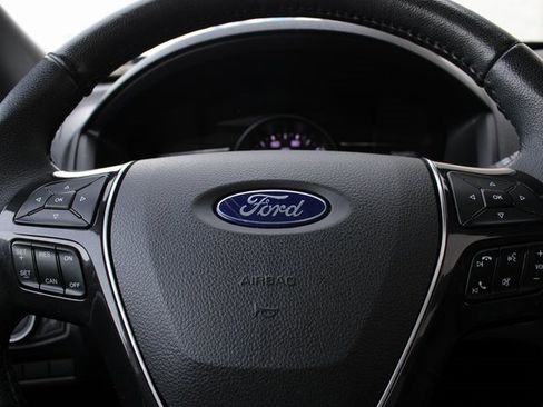 Used 2018 Ford Explorer Limited image 15