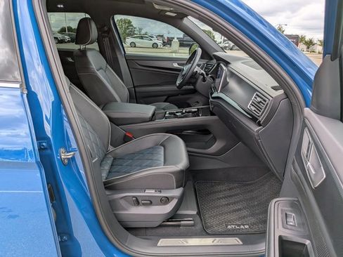Used 2025 Volkswagen Atlas Cross Sport SEL Premium R-Line image 21