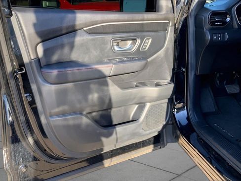 Used 2025 Honda Pilot Black Edition image 22