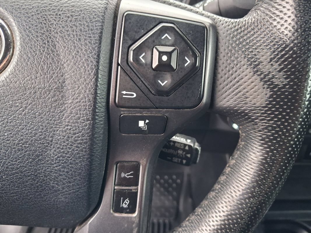 Used 2020 Toyota Tacoma TRD Off-Road w/ Technology Package AWD/4WD image 26